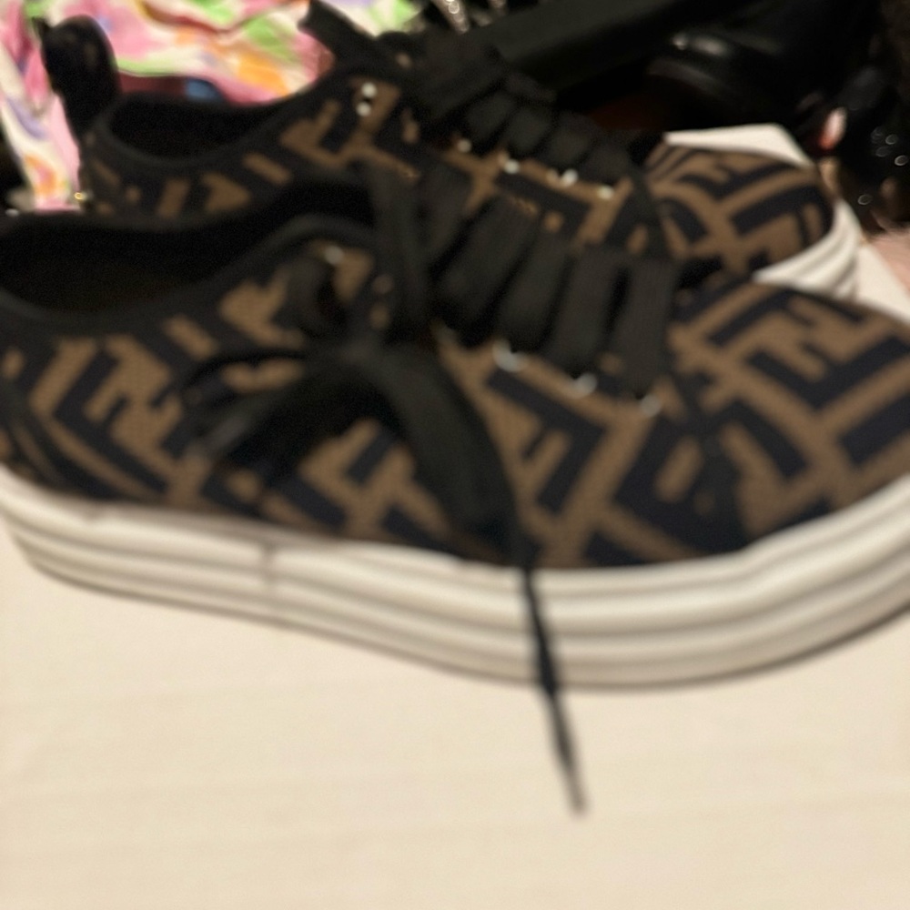 Fendi sneakers good condition - Picture 2 of 5